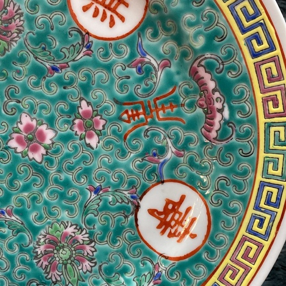 Vintage Chinese Famille
Rose Porcelain Sunflower Plate - Picture 5 of 16